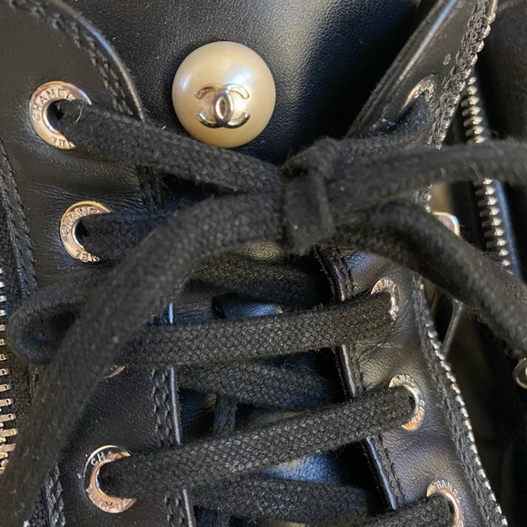 38.5 100% Authentic Chanel leather sneakers - Picture 3 of 10
